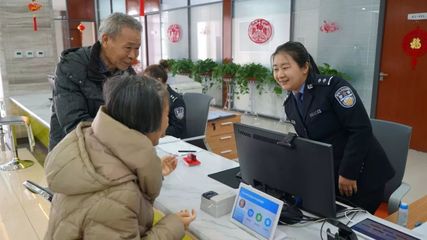 今天我当班 | 走进公安服务窗口 不止于“窗口”的社会经济咨询服务